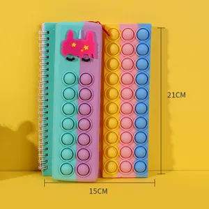 Nouveau design personnalisé de licorne A5 en silicone Jouets anti-stress à bulles pop mignonnes Cahier écologique avec boîte à crayons