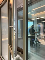 El proyecto de mayor gama en China: Ventana de madera maciza con triple acristalamiento templado de impacto, compuesto de madera y aluminio, para villas de lujo.