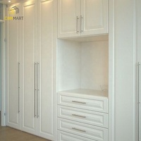 CBMMart-Armoire laquée moderne noire personnalisée aux normes américaines et australiennes avec étagères visibles, design de placard