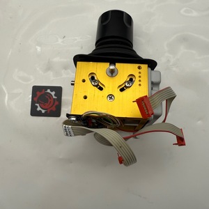Control Remoto HBC <span class=keywords><strong>727</strong></span>/HBC 735 con Palanca de Operación Giratoria 481760, Garantía de 3 Años - Product Image 4