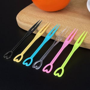 Fourchettes à fruits jetables en plastique PP en forme de cœur pour les fêtes, les desserts, les gâteaux, les collations, ustensiles de service, ensemble coloré - Product Image 1