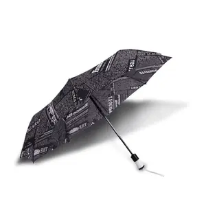 Parapluie automatique rétro pour journaux britanniques Parapluie de pluie à trois volets en caoutchouc noir avec nervures 8K Impression de logo personnalisé