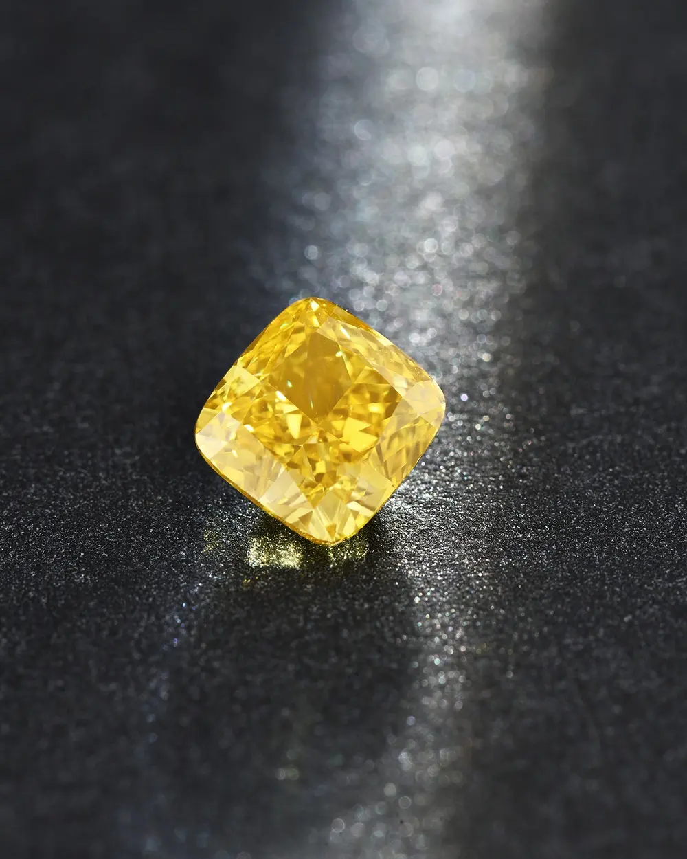 Grosir 0.5 sampai 0.7 karat HPHT longgar kuning Lab tumbuh berlian IGI bersertifikat bantal berlian sintetis