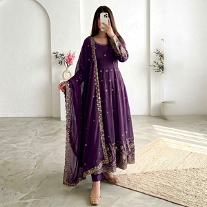 Robe Anarkali en rayonne violette, longueur ras du sol, tenue traditionnelle indienne et pakistanaise pour mariage, coupe ample, manches longues, extensible - Product Image 1