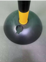 Poteau de signalisation jaune et noir en plastique avec base ronde lestée, borne de délimitation routière pour la sécurité des parkings