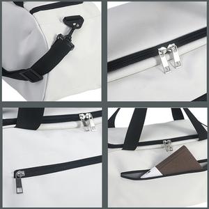 Bolsa Deportiva de Gran Capacidad, Ligera, de Lona, con Logotipo Personalizado, Separación para Ropa Seca y Mojada, Bolsa de Viaje Resistente con Cierre de Cremallera - Product Image 3