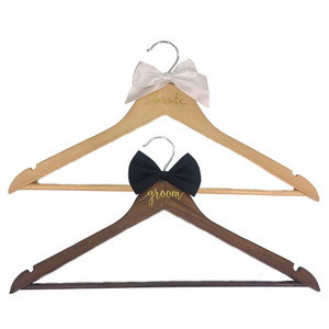 Nouveauté Nicro : Cintres élégants en bois massif avec nœud, taille personnalisée, pour présentation de robes de mariée, cadeau de fiançailles - Product Image 6