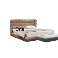 Lit bas en tissu de style italien minimaliste, modèle tendance pour chambre principale, lit double avec tête de lit en forme de biscuit de style princesse