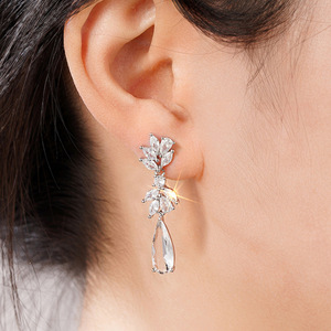 Orecchini Pendenti a Goccia Floreali per Donne, Gioielli Eleganti e di Tendenza - Product Image 2