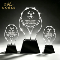 Noble Factory Ofrece Trofeos de Cristal para Animadoras al por Mayor con Logotipos Personalizados para Uso en Competiciones de Animadoras