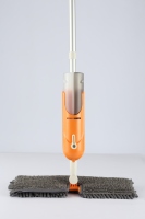 Serpillère plate à pulvérisation mains libres, robuste, avec manche détachable, tête pivotante à 360°, en aluminium, 121 cm, pour nettoyage des sols humides et secs
