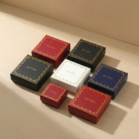 Emballage de bijoux haut de gamme en gros d'usine avec couvercle carré texturé et estampage à chaud pour colliers, bracelets et pendentifs