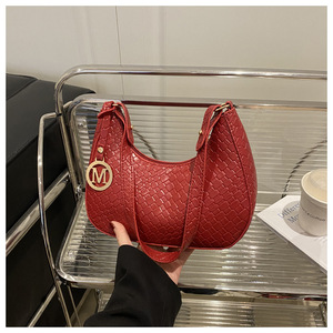 热卖法国编织新月女包<span class=keywords><strong>2026</strong></span>新款时尚单肩包 - Product Image 2