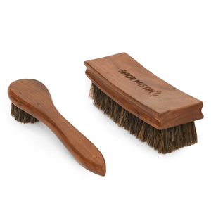 Ensemble de brosses à chaussures en crin de cheval de qualité supérieure avec brosse applicatrice incurvée, 100% crin de cheval naturel, manche en bois pour le nettoyage et le polissage - Product Image 1