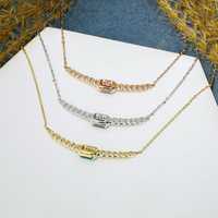 Collar de Oro de 18k con Halo de Diamantes y Zafiro o Rubí de Corte Esmeralda, Regalo de Boda o Compromiso, Engaste de Bisel