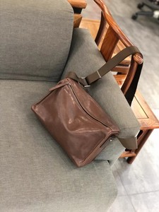 Borsa a Tracolla in Pelle Conciata al Vegetale di Alta Qualità Borsa a tracolla vintage da uomo. Borsa a Tracolla Minimalista Produzione OEM e Vendita all'Ingrosso - Product Image 2