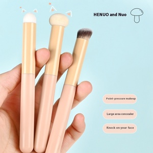 Pinceau correcteur doux et mignon pour tête d'éponge Conception de petit <span class=keywords><strong>chignon</strong></span> cuit à la vapeur pour un ajustement naturel dissimulant les cernes marques d'acné maquillage du visage - Product Image 1