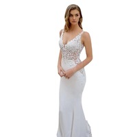 Gaun pengantin model halter fishtail untuk pengantin wanita, ramping dan pas di badan. Terbuat dari renda satin Prancis.