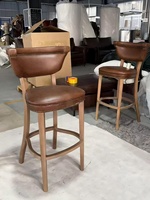 Tabouret de bar en cuir nordique avec pieds en bois massif, chaise de bar à hauteur de comptoir avec dossier pour bar à domicile et projets de pub
