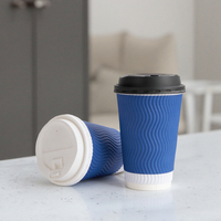 Gobelet en papier artisanal blanc à paroi unique personnalisable de 200ml boissons gazeuses jetables biodégradables caractéristiques gaufrage feuille d'or
