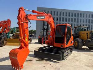 Excavadora de cadenas mini Doosan DH80 de 8 toneladas, usada, origen Corea, pocas horas de trabajo, ideal para pequeños proyectos de construcción. - Product Image 5