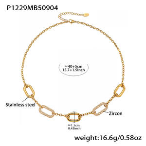 Collar de Cadena con Colgante de Circonita Cúbica con Diseño Deportivo para Mujer, Estilo Multi-accesorio, Chapado en Oro de 18k sobre Acero Inoxidable - Product Image 6