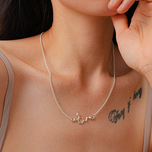 Collier pendentif personnalisé <span class=keywords><strong>en</strong></span> alliage de <span class=keywords><strong>zinc</strong></span> électroplaqué pour femme, style europé<span class=keywords><strong>en</strong></span> et américain, avec chaîne effet vague, tendance - Product Image 1