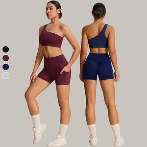 En stock – Ensemble de tenues de yoga tendance en gros – Ensemble de sport personnalisé avec brassière asymétrique et short de gym pour femme - Product Image 1