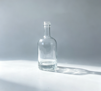Botella de Vidrio Transparente de 375ml/700ml/750ml con Cuello Delgado y Acabado Roscado para Licores y Brandy; Compatible con Tapas de Aluminio y Corchos
