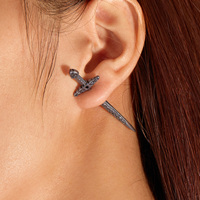 Boucles d'oreilles clous en acier inoxydable motif épée nouée style rétro hip-hop pour femme, accessoires de mode polyvalents, vente en gros
