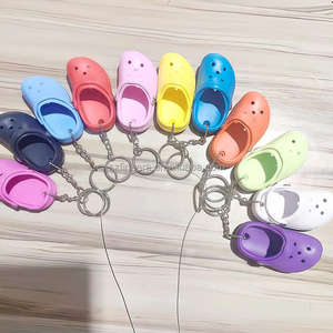 <span class=keywords><strong>Prix</strong></span> d'usine, porte-clés 3D en EVA, porte-clés en forme de chaussure, accessoires, porte-clés, breloques en PVC, vente en gros, mini sabots d'été, porte-clés en forme de chaussures - Product Image 1
