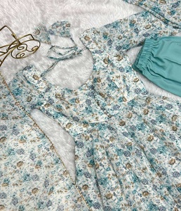 Robe longue Anarkali en mousseline de soie de haute qualité à imprimé floral pour femmes Charme ethnique élégant pour les festivals et les fonctions de mariage - Product Image 5