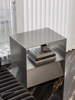 Table d'angle carrée en acier inoxydable brossé sans soudure pour rangement ; Design personnalisable de style industriel, minimaliste et robuste