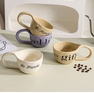 Nouvelle <span class=keywords><strong>grande</strong></span> poignée mots anglais tasses personnalité en céramique <span class=keywords><strong>tasse</strong></span> à café irrégulière - Product Image 1