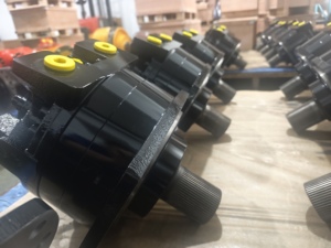 Moteur hydraulique à pistons radiaux 05 pour mini-chargeuse, cylindrée 380-820 cm³, couple 3320 N.m, 160 tr/min - Product Image 3