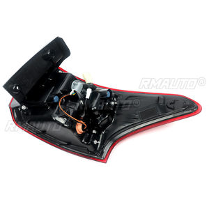 Pour Mitsubishi Outlander 2016-2021 : Ensemble de feux arrière (feu stop, clignotant) extérieur gauche et droit - Product Image 6