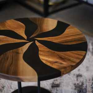 Mesas de Resina y Madera Hechas a Mano con Madera de Alta Calidad y Hermosos Detalles de Resina, Diseño Único y Construcción Duradera - Product Image 1