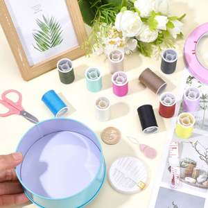 Kit de couture miniature avec boîte de rangement en métal pour la maison ou les voyages - Articles de couture et de broderie - Product Image 4