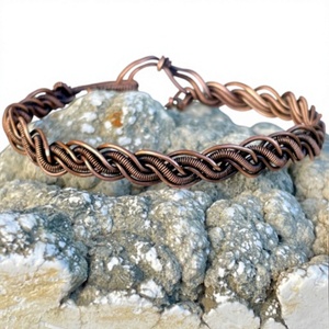 Bracelet tressé multi-brins en cuivre pur avec fermoir, bijou en métal fait main exquis, cadeau promotionnel original - Product Image 1