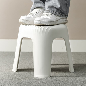 Sgabello in Plastica Grande e Resistente, Antiscivolo, Leggero con Design Cavo, per Doccia, Bagno, Camera da Letto e Cucina - Product Image 4
