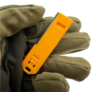 Accendifuoco Multifunzione 3 in 1 per Esterni con Fischietto, Attrezzatura di Sopravvivenza per Campeggio ed Emergenze - Product Image 3