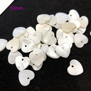 Venta al por Mayor de Conchas Naturales - Dijes Geométricos en Forma de Gota de Agua, Corazón, Luna y Estrella para Hacer Pulseras, Pendientes y Collares - Product Image 4