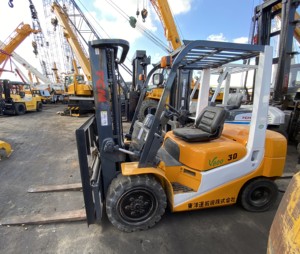 Montacargas TCM FD30 Usado de 3 Toneladas, Diésel, 4x4, de EE. UU., Modelo 2024, Pocas Horas de Uso, Neumáticos Sólidos, para Terreno Accidentado, en Venta - Product Image 1