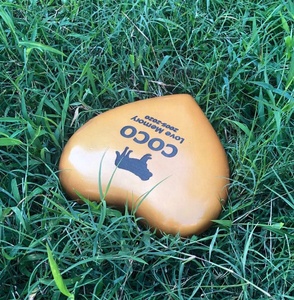 犬の黄金色の記憶のパーソナライズされたペットメモリアルレジンストーンハート庭のペットの飛び石の装飾犬の墓 - Product Image 3