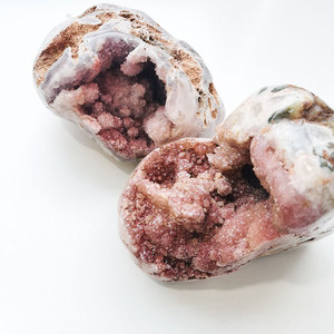 Cristalli di campioni grezzi naturali di colore <span class=keywords><strong>rosa</strong></span> di alta qualità Druzy Pink ametista Geode Mineral - Product Image 2