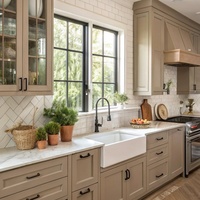 Ensemble de meubles de cuisine en bois sur mesure de style campagnard américain Senger avec îlot, complet pour toute la maison, pour villa et appartement