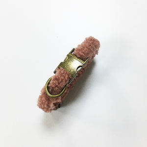 Verstelbare hondenriem van lamswol in bruine fluwelen sherpa, met D-ring, in eigen kleur - Product Image 2