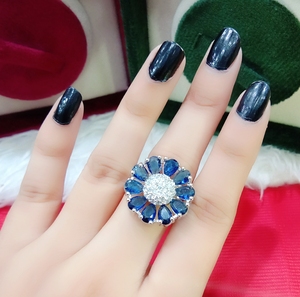 ชุดเครื่องประดับสำหรับผู้หญิงกำไลข้อมือเพชร CZ อเมริกันดีไซน์ลายดอกไม้สีฟ้าแบบปรับแต่งได้ - Product Image 2