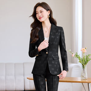 ชุดสูทสองชิ้นสีเขียวสำหรับผู้หญิง ผลิตจากวัสดุพิมพ์คุณภาพสูง ลายเสื้อเบลเซอร์กระดุมเดี่ยวและกางเกงขายาว จากประเทศจีน - Product Image 4