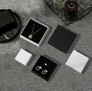 Caja y Bolsa de Embalaje de Joyería de Lujo Blancas y Negras al por Mayor, Caja para Pulseras, Collares y Pendientes con Tapa y Base, con Logotipo Personalizado - Product Image 3